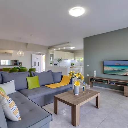 Apartment Chania Elite Homes, Enjoy A Chic Oasis By The Heated Pool *